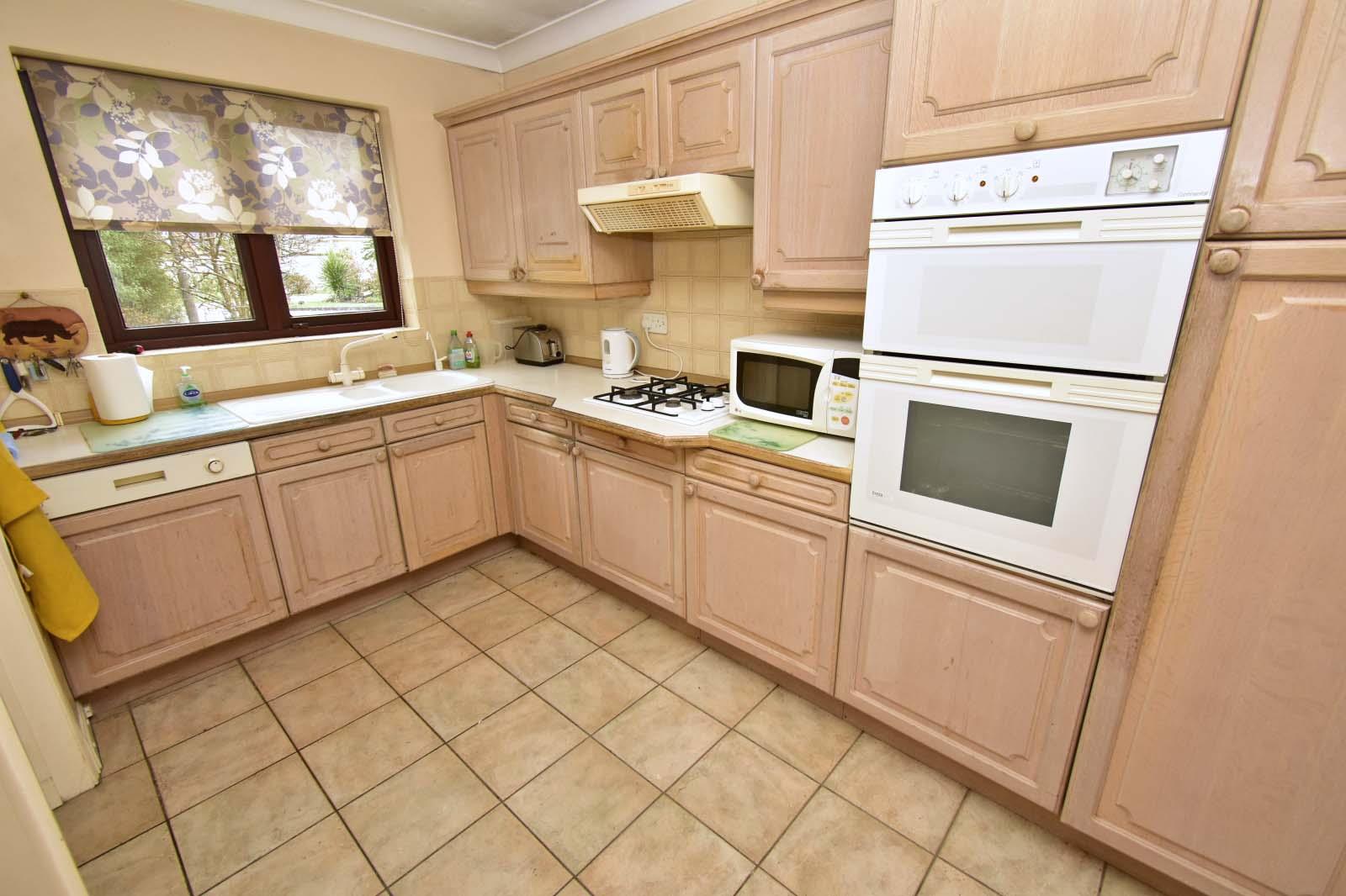 A KITCHEN.JPG